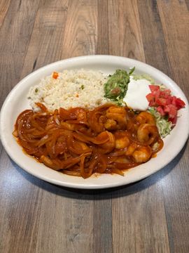Plate of shrimp, rice, and garnishes