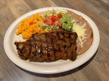 Mexican platter with steak and guacamole