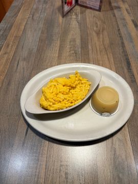 Macaroni and cheese with pudding