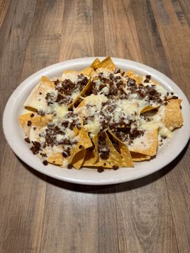 Cheesy nachos with ground beef