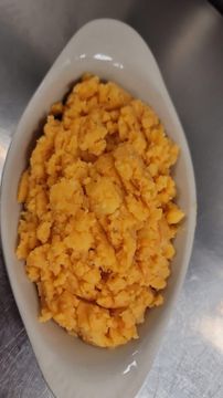 Mashed potatoes in oval dish