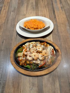 Shrimp fajitas with sweet potato mash