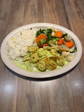 Shrimp curry with rice and vegetables